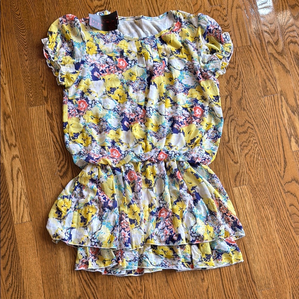 Floral top with Elastic Waist. New with tags.